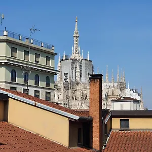 Apartment View Luxury Duomo, Milan
