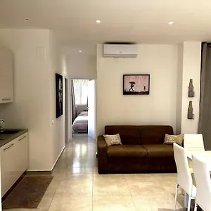 https://mondello-beach-new-apartment.palermohotels.org